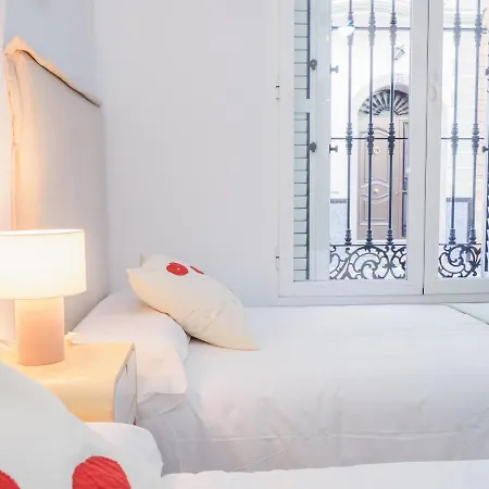 Cubo's Four Square Apartment *